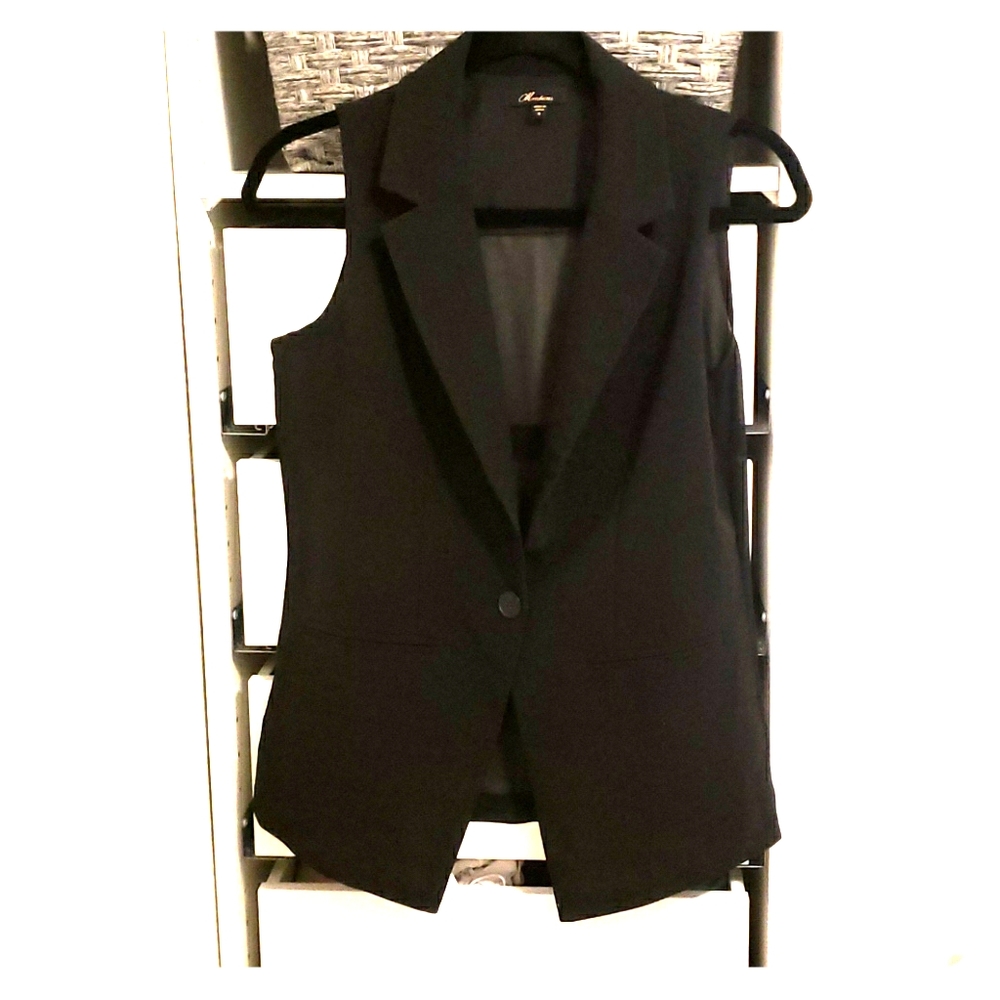 Monteau Black Vest